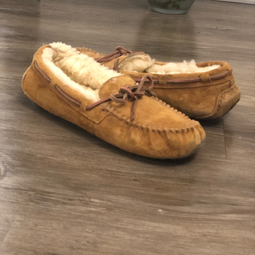 Ugg Moccasin “ Dakota” size 7